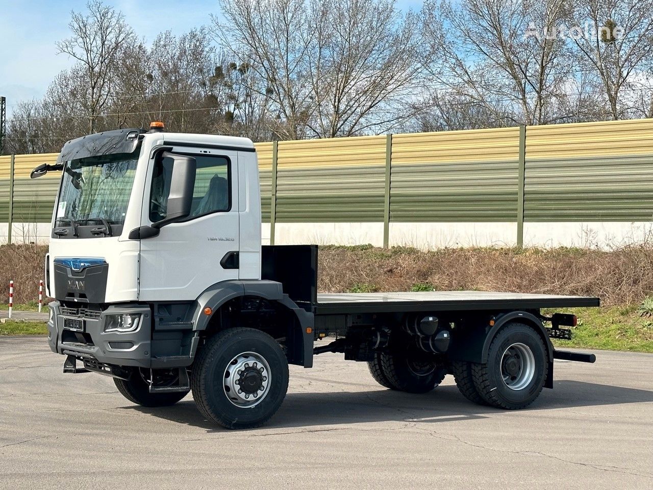 new MAN TGM 18.320 4x4 Euro 6e Plato platform truck