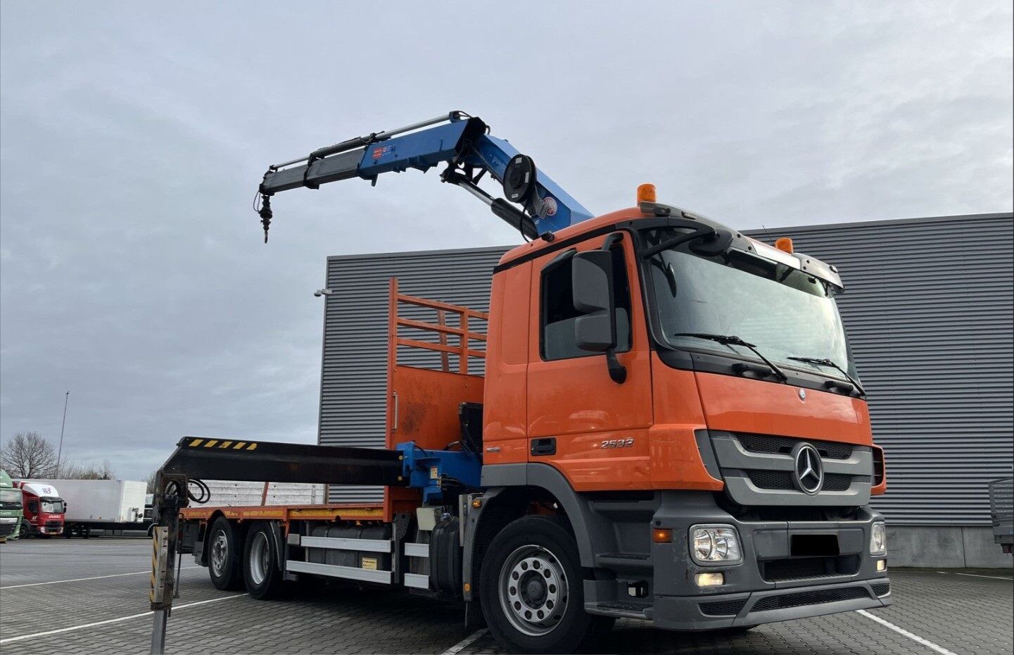 xe tải nền tảng Mercedes-Benz Actros 2532