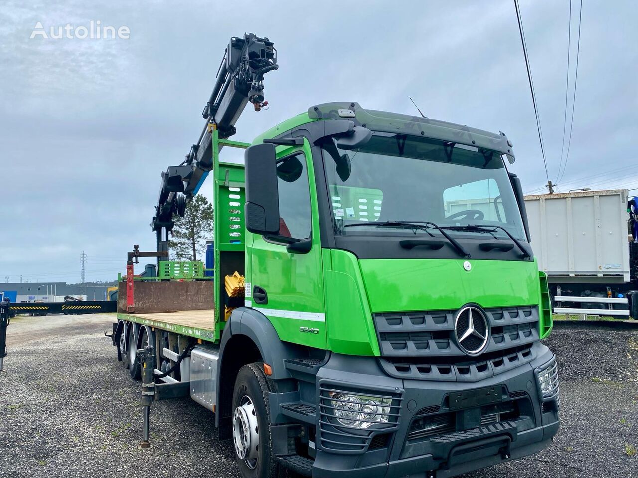 camion platformă Mercedes-Benz Arocs 3240