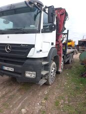 грузовик платформа Mercedes-Benz Axor 240 радіопульт Amco Veba VR 80 4S на 12м бере 5.6 т., біля