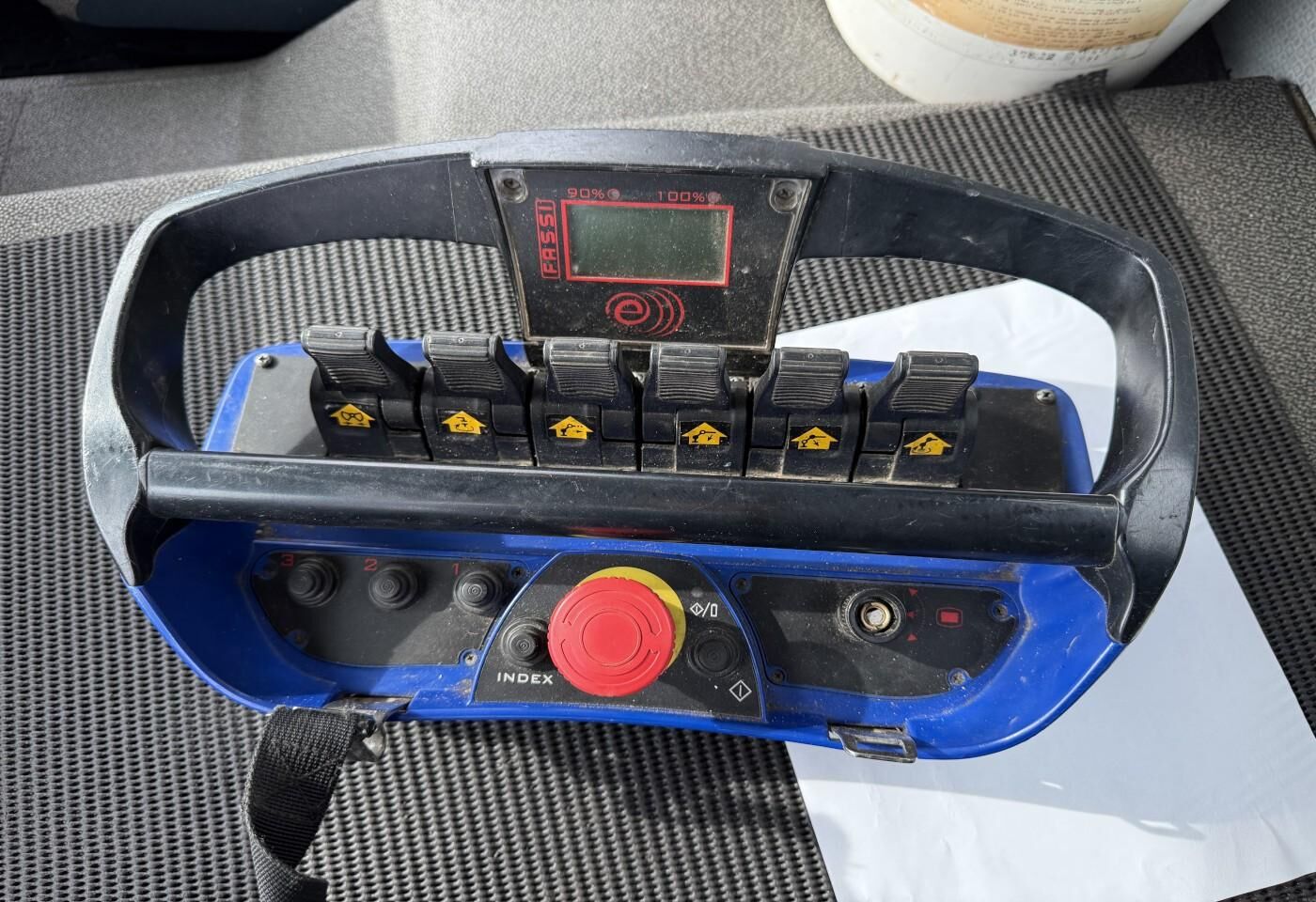 Volvo FE-320 + Fassi crane