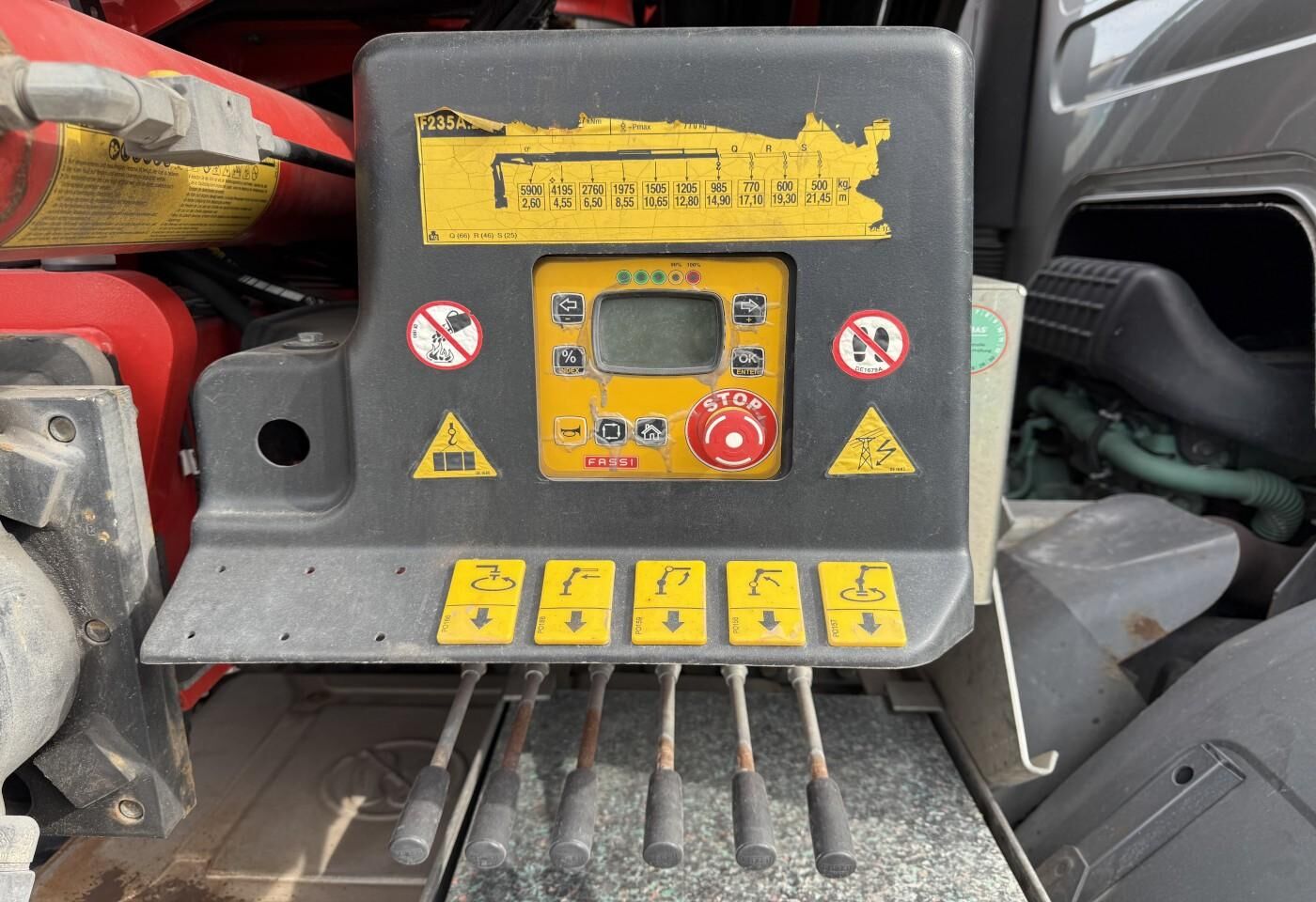 Volvo FE-320 + Fassi crane