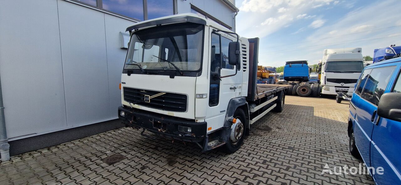 عربة مقطورة مسطحة Volvo FL 220