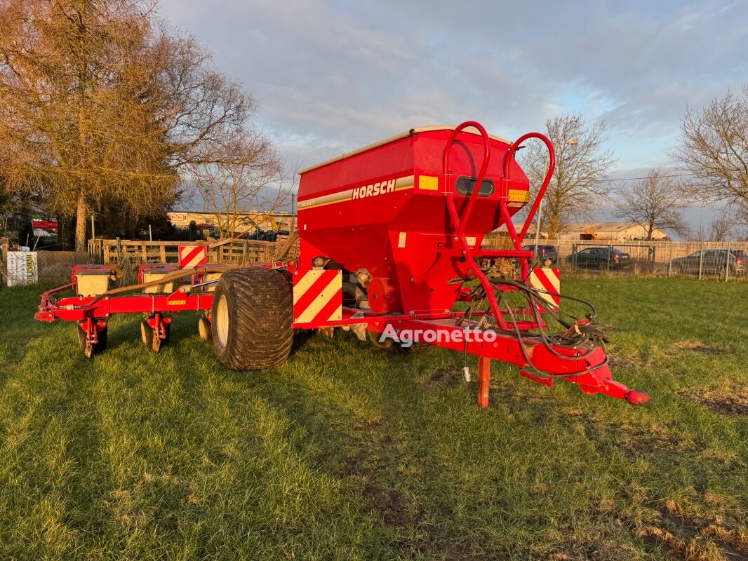 Horsch Maistro 8 CC pneumatic precision seed drill