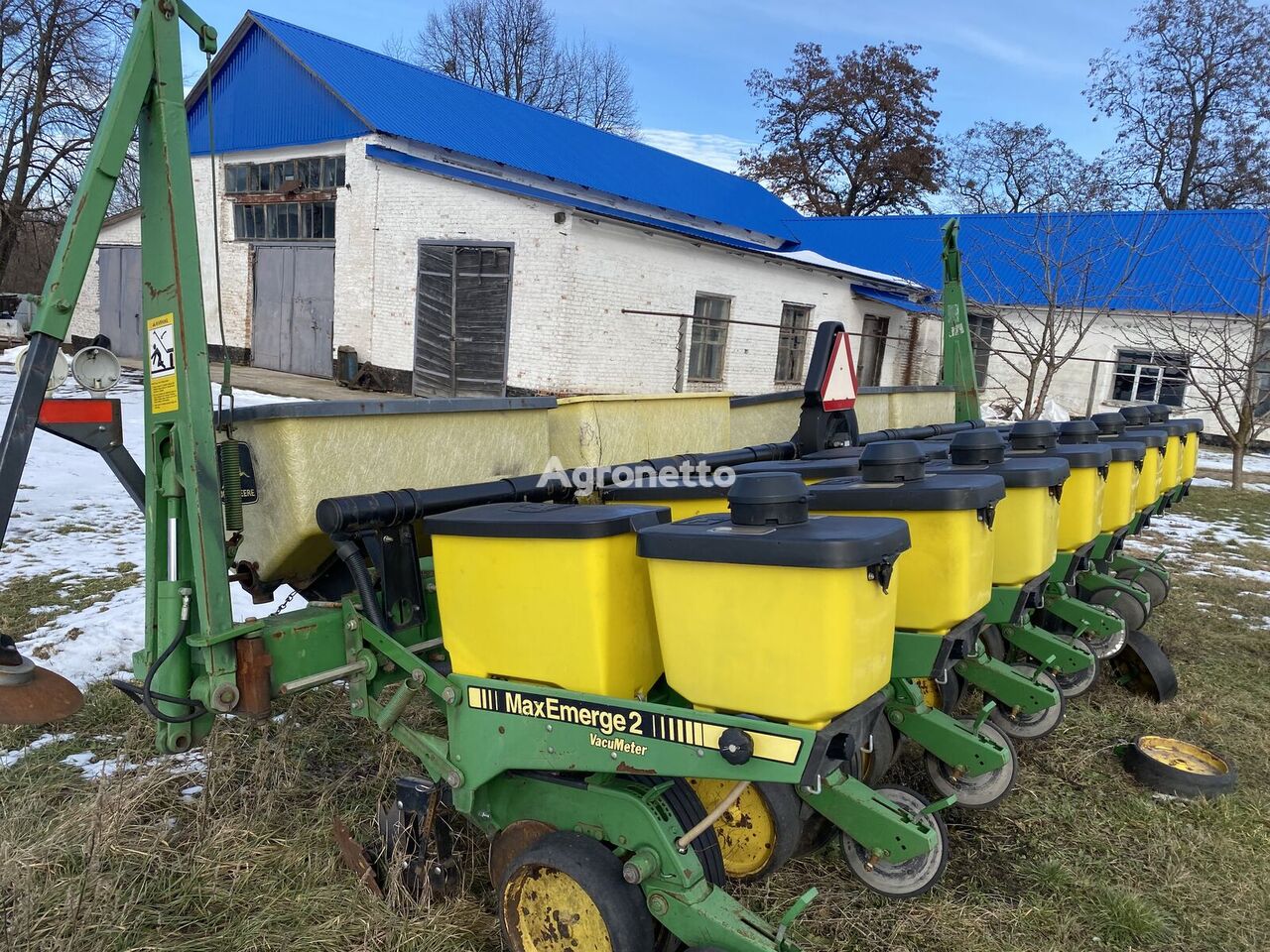 John Deere 7200 pneumatic precision seed drill