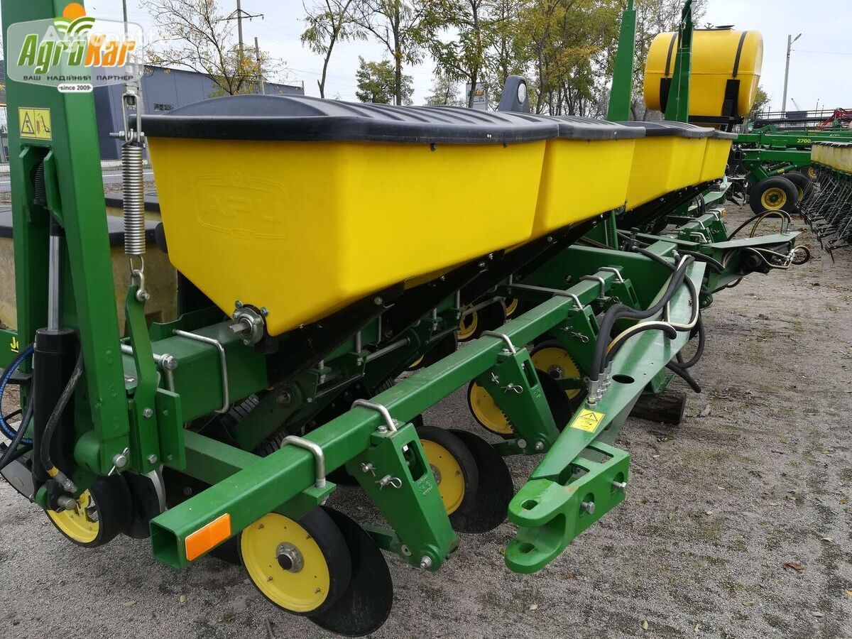 сеялка точного высева пневматическая John Deere 7200 8 рядов с сухими удобрениями новая