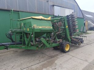John Deere 740A pneumatische Sämaschine