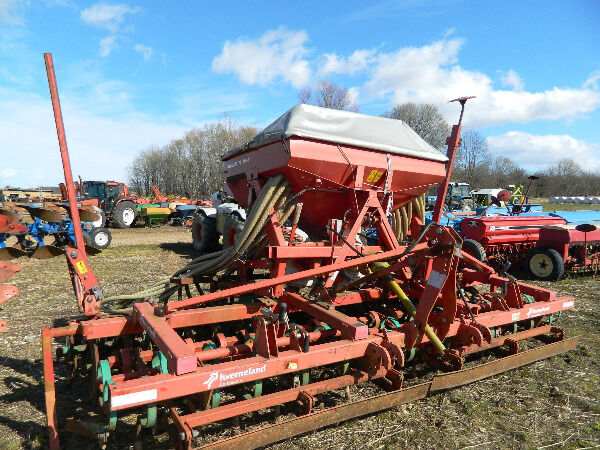 Kverneland Compakt pneumatic seed drill