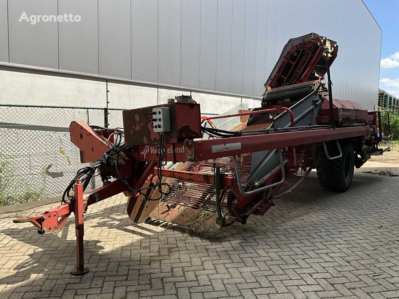 Kverneland UN 2000 potato digger