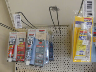 بخاخات الزيت، والشحوم، ومسدسات الشحوم، والغراء، إلخ