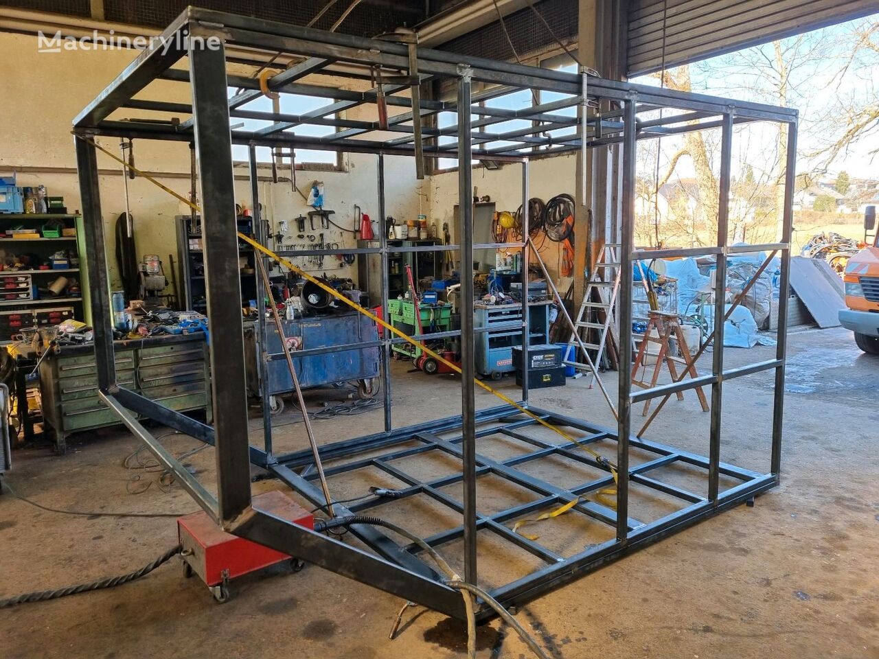 Steel frame structure for residential construction