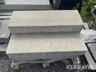 Marches d'escalier en b&eacute;ton de longueurs vari&eacute;es, 15 pi&egrave;ces