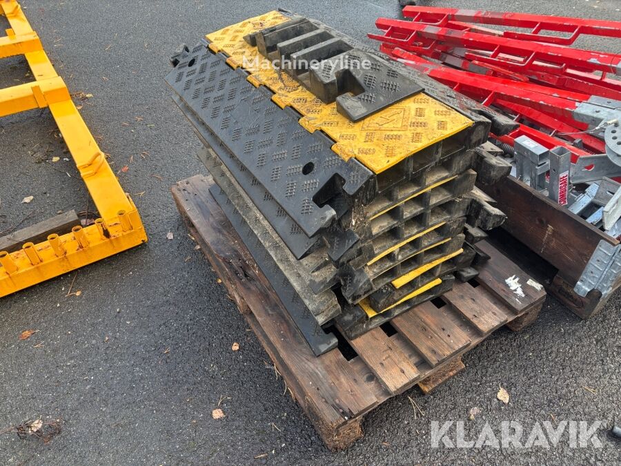 بيع مادة رصف الطرق Malmbergs Kabelskydd / Överkörningsskydd Malmbergs - 8st | Machineryline TN مادة رصف الطرق Malmbergs Kabelskydd / Överkörningsskydd Malmbergs - 8st - Machineryline