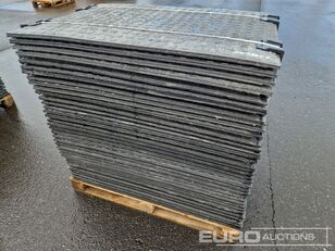 Pallet met kunststof koppelbare rijplaten, 1200x800x28mm, 22kg p - Foto 4 | Machineryline NL Pallet met kunststof koppelbare rijplaten, 1200x800x28mm, 22kg p | Foto 4 - Machineryline