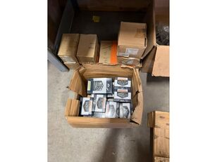 Большая партия крепежных изделий. Винты, анкеры, болты и гайки, в том числе