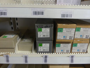 حوالي 150 صندوقًا من الأدوات