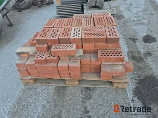 Palete com tijolos