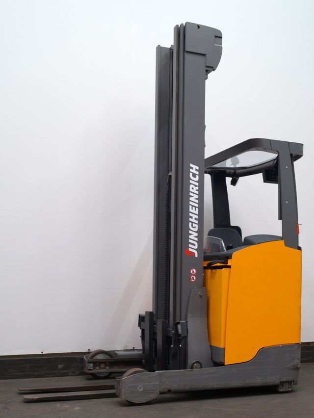 Jungheinrich ETV214 reach truck