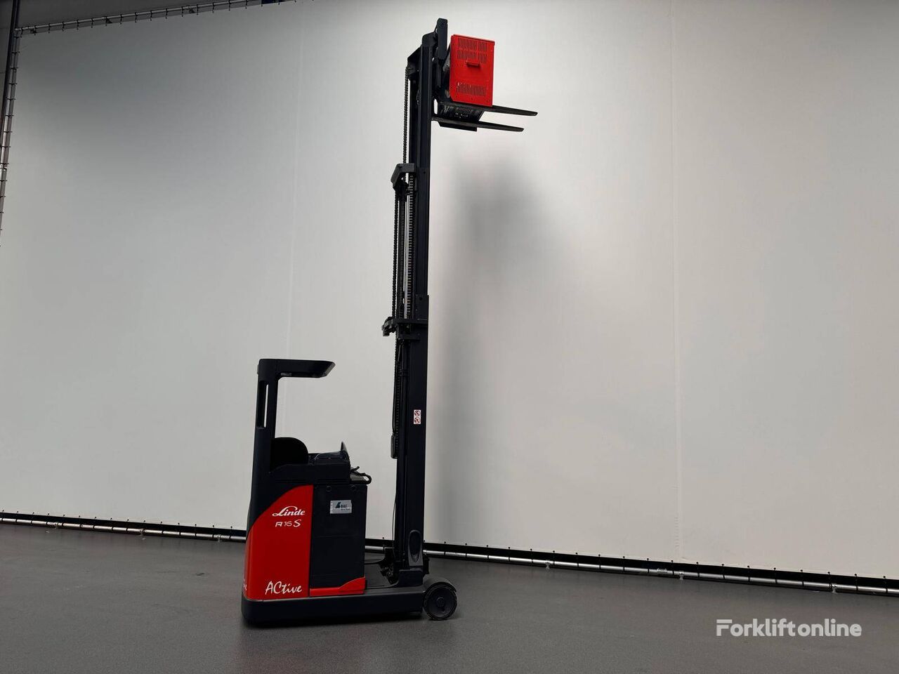 Linde R16 reach truck