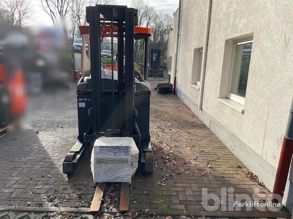 Toyota RRE140 reach truck