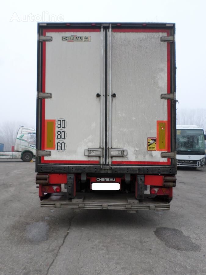 damaged Chereau CSD3 refrigerated semi-trailer