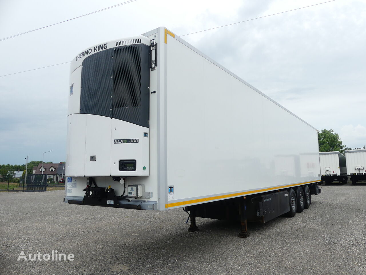 Kögel CHŁODNIA / THERMO KING SLXe 300 / OŚ PODNOSZONA /  refrigerated semi-trailer