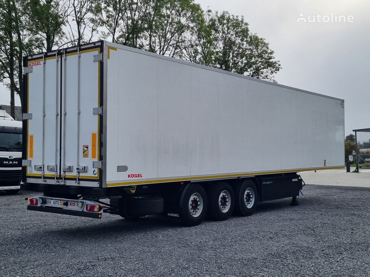 Kögel SV24  refrigerated semi-trailer