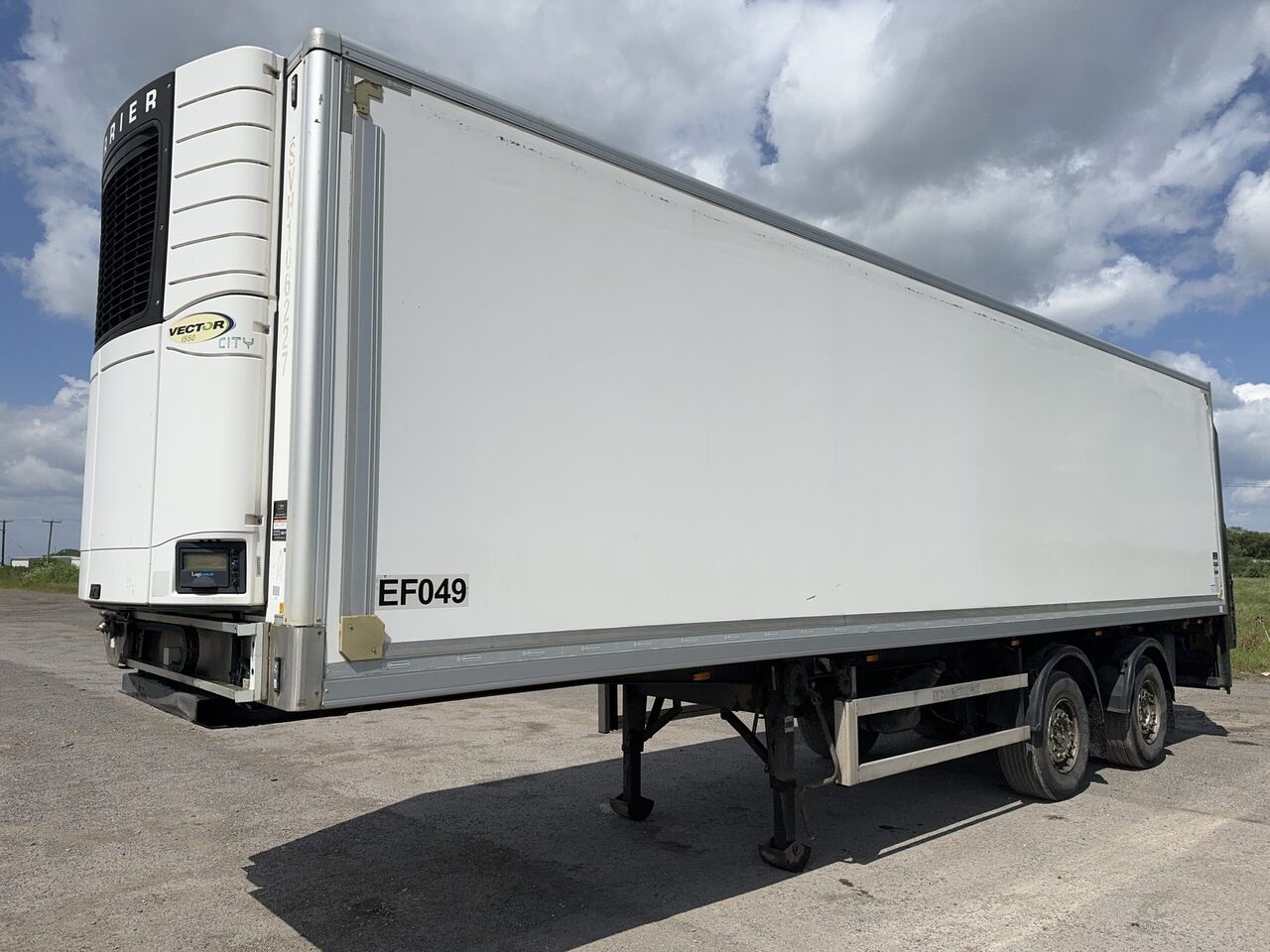 Montracon EF049 refrigerated semi-trailer