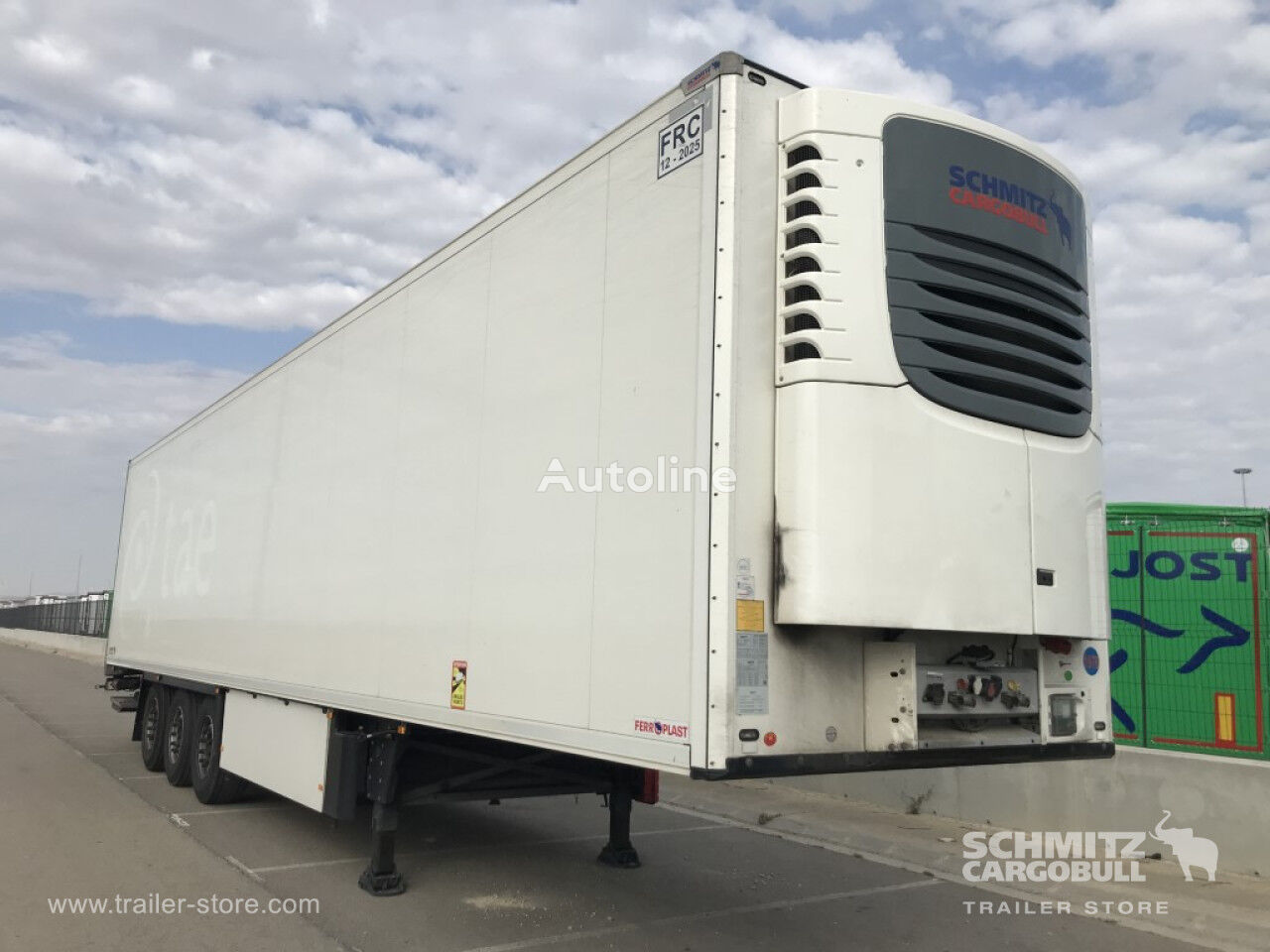 Schmitz refrigerated semi-trailer