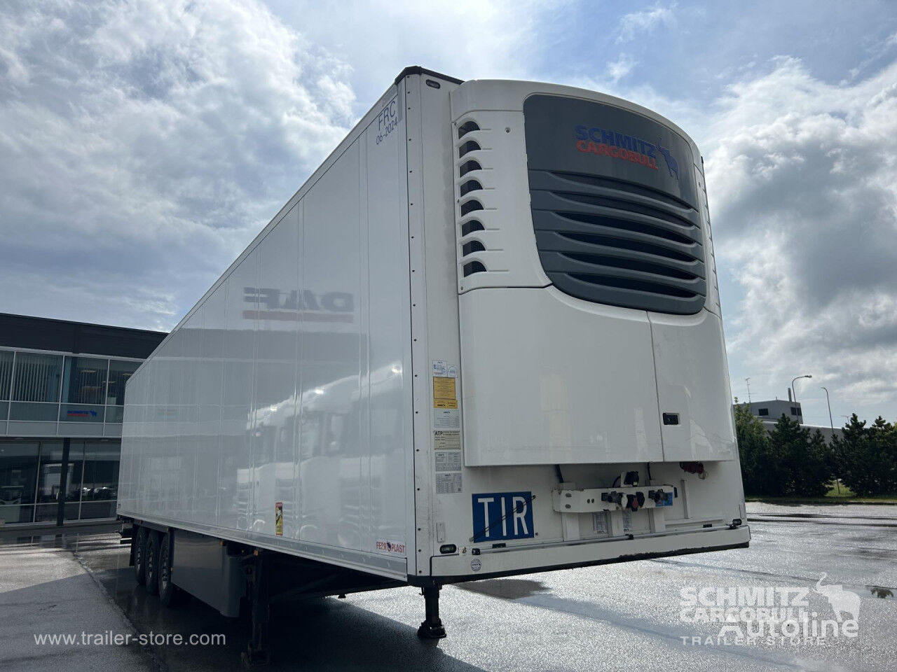 Schmitz refrigerated semi-trailer