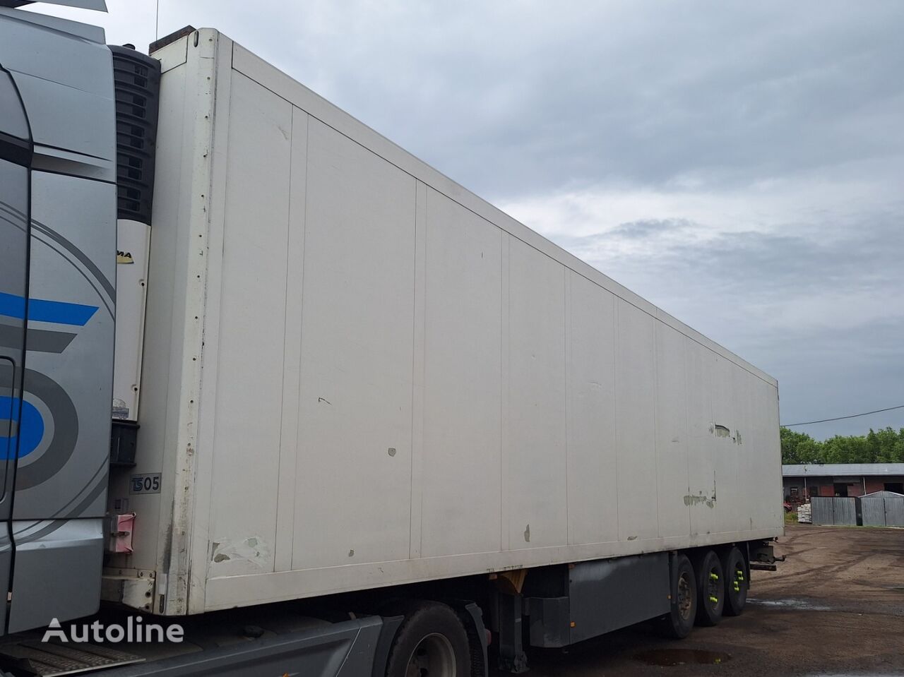 Schmitz CARGOBULL SKO 24 refrigerated semi-trailer