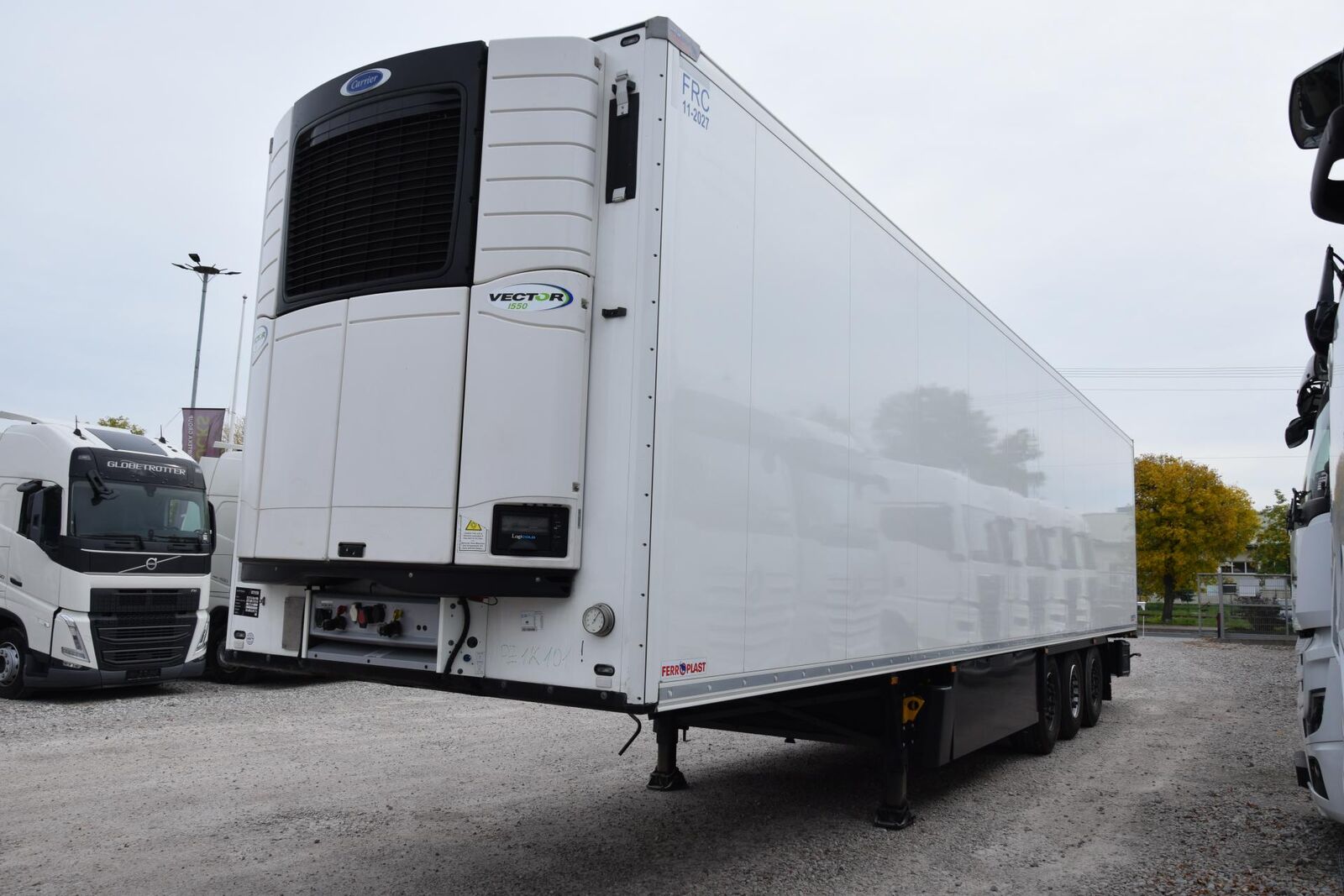 Schmitz Cargobull SKO 24/L - FP 60 Carrier Vector 1550 refrigerated semi-trailer