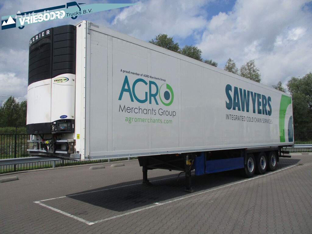 Schmitz Cargobull SKO24 refrigerated semi-trailer