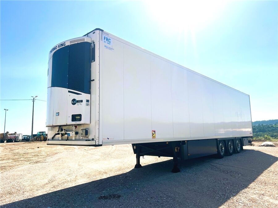 Schmitz SCB-S3B refrigerated semi-trailer