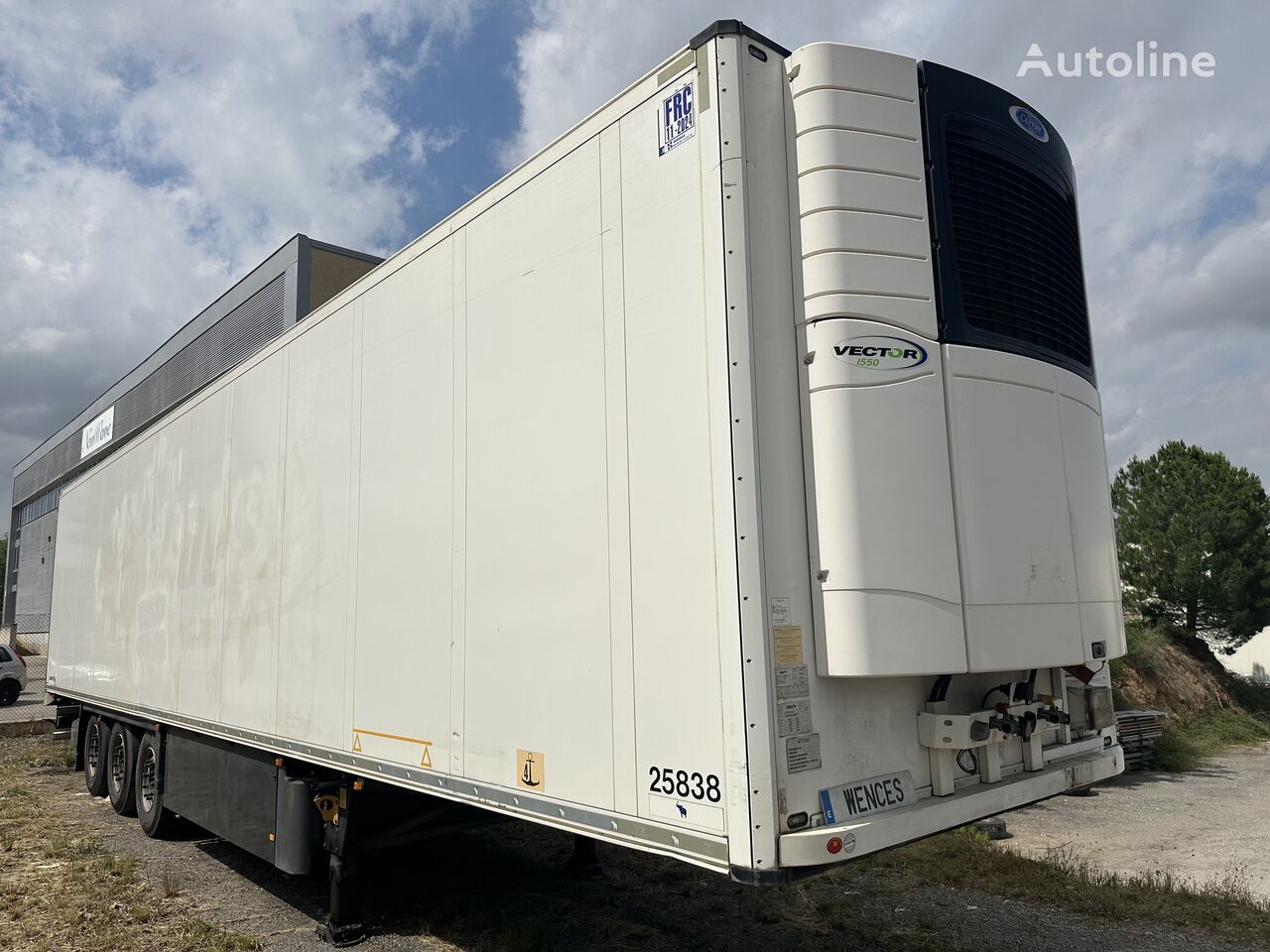 Schmitz SKO 24/L refrigerated semi-trailer