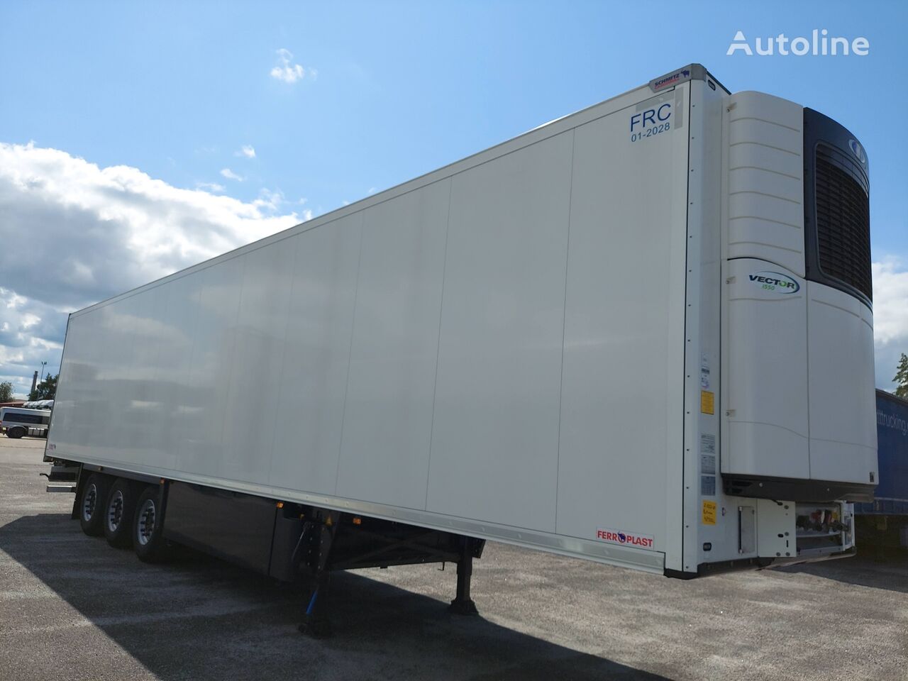 Schmitz SKO 24/L-13.4 refrigerated semi-trailer