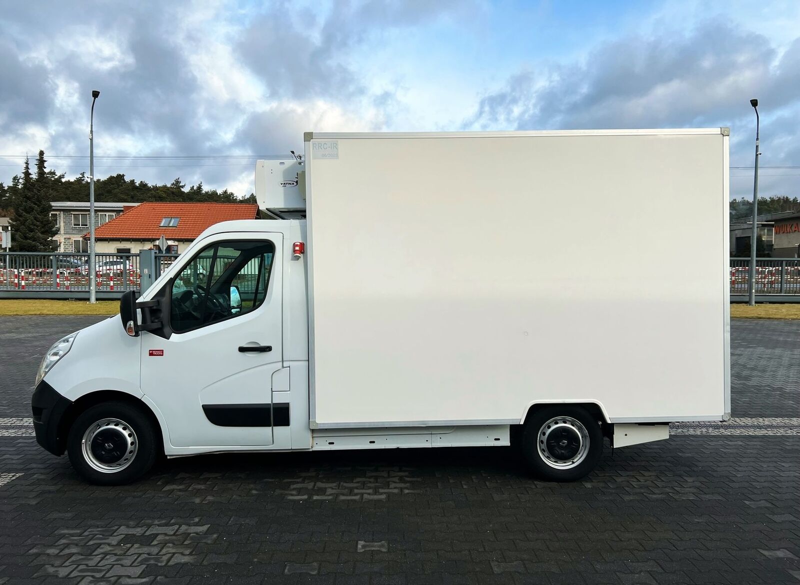 Renault Master 145 DCi Conteneur réfrigéré Citerne de stockage à deux compartiments