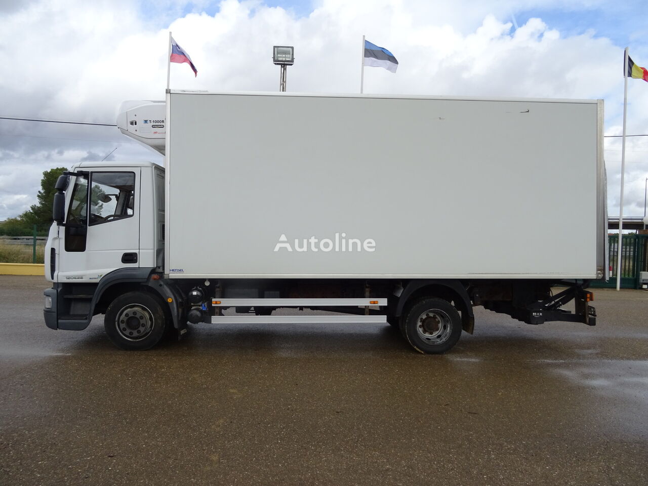 IVECO EUROCARGO 120E-12 TN 220V refrigerated truck