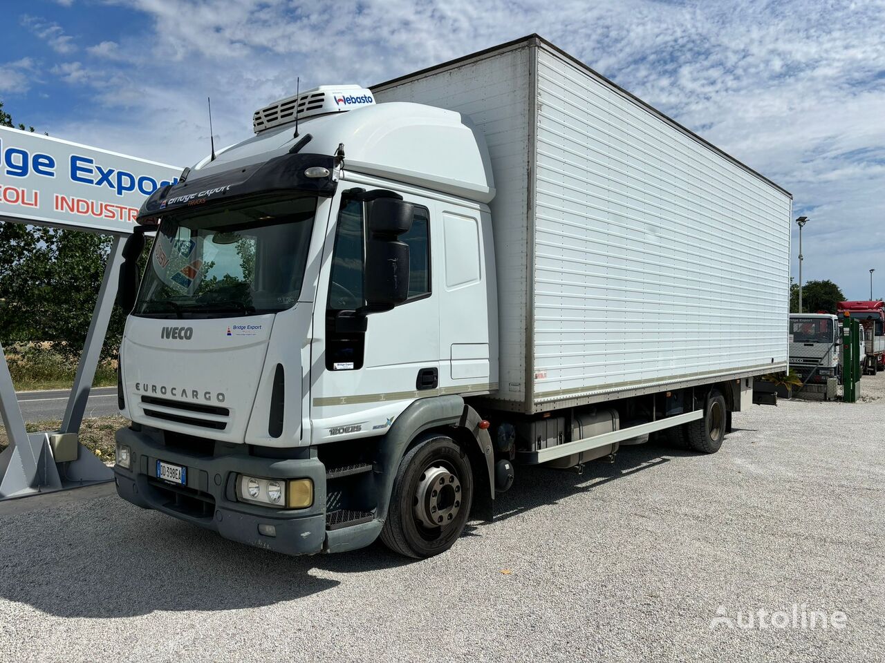 camion frigorifique IVECO EUROCARGO 120E25 furgonato EURO 5