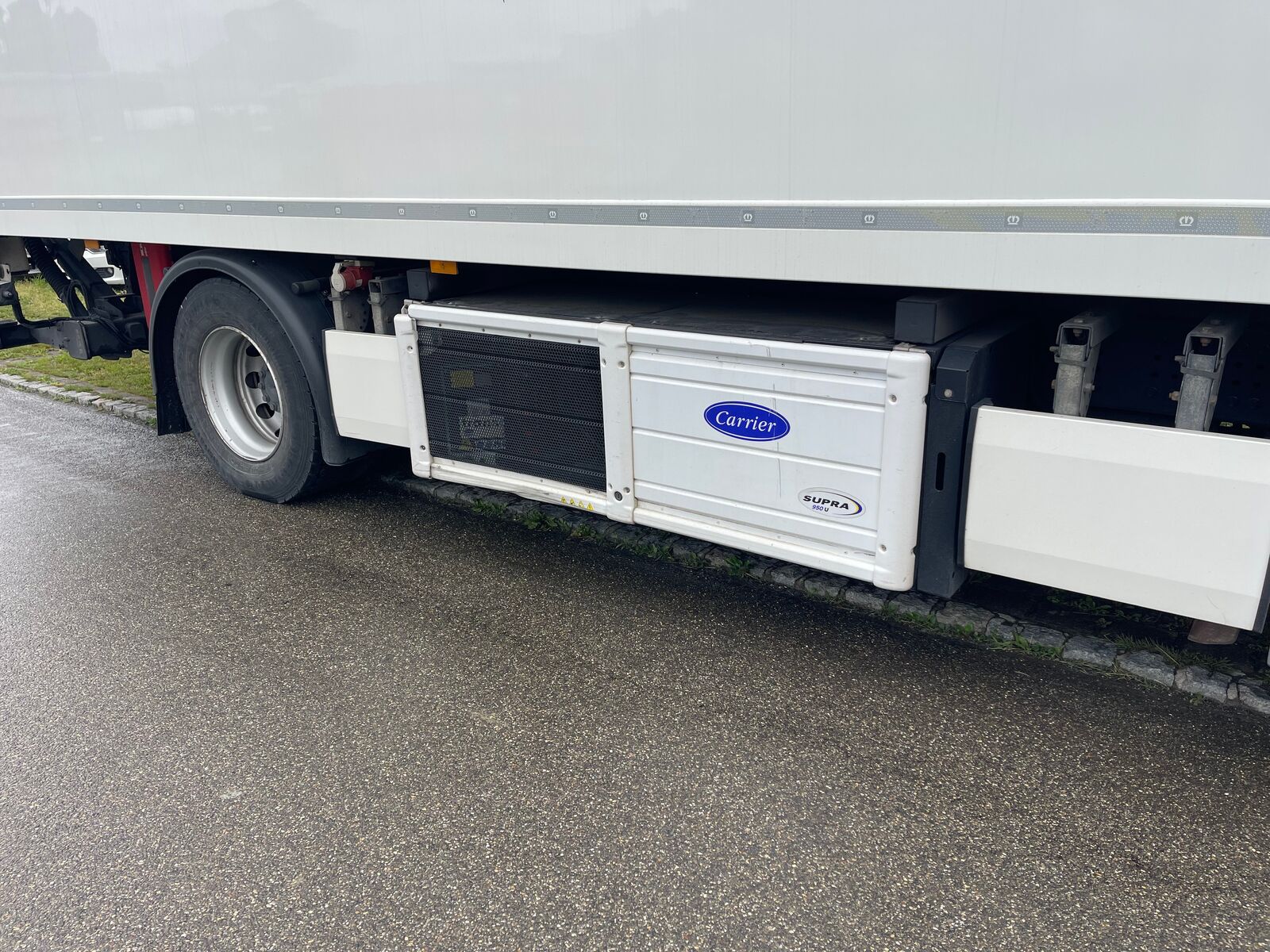 Mercedes-Benz Antos 1851 / 4×4 / tail lift / refrigerated truck