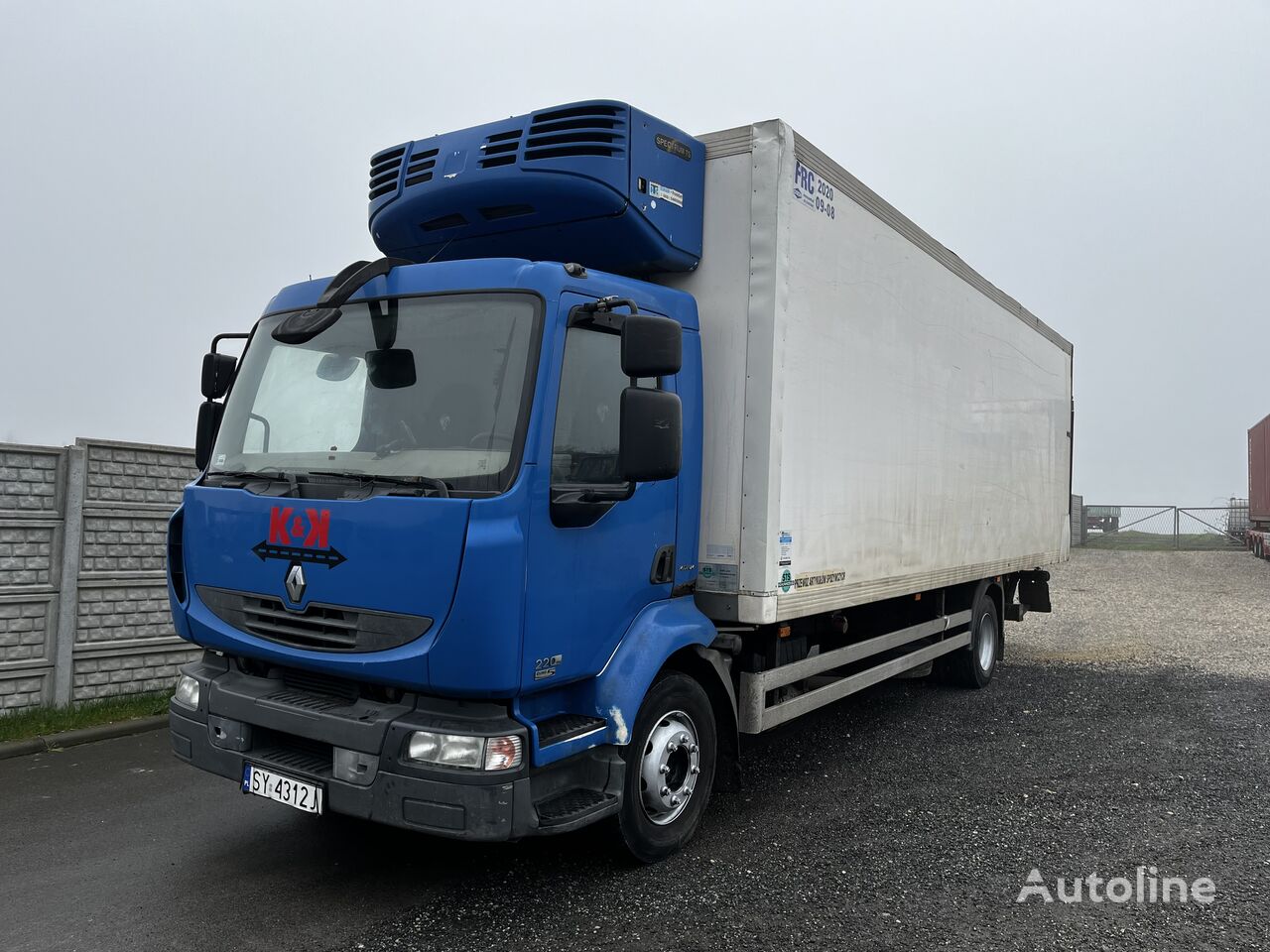 Renault Midlum 220 refrigerated truck