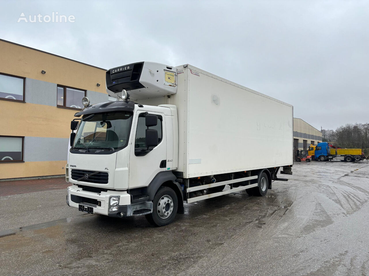 chladírenský nákladní vozidlo Volvo FL 240 + Carrier SUPRA 950Mt+ Zepro lift