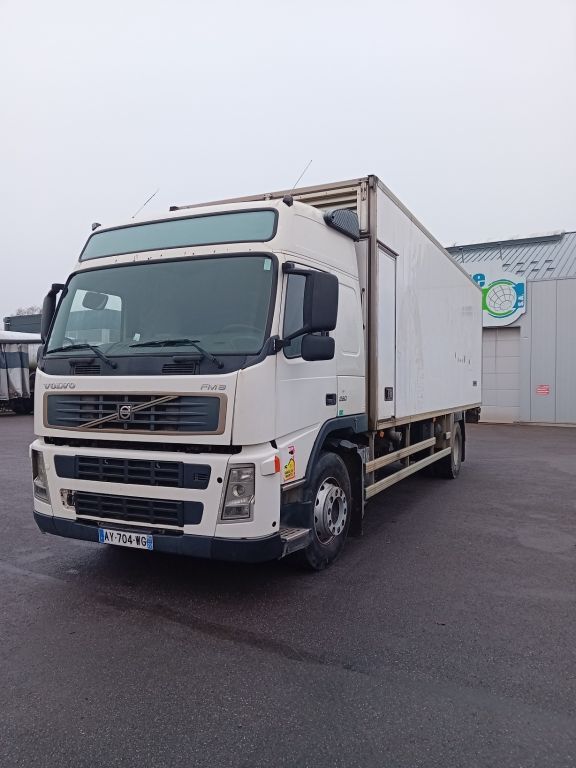 Volvo FM 260 refrigerated truck