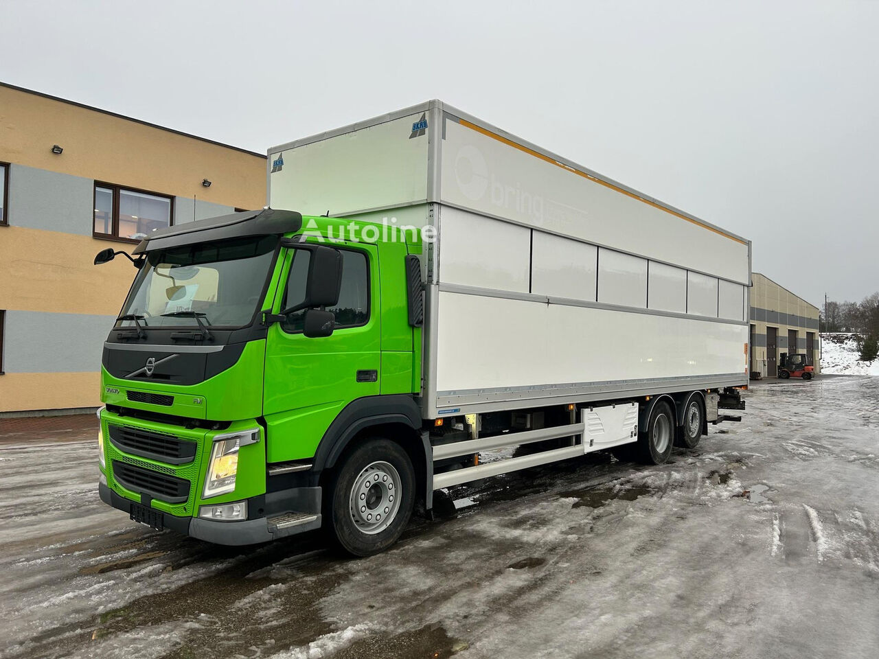 شاحنة التبريد Volvo FM410 6X2*4 EURO6 + MITSUBISHI TU100S + LIFTING BOX