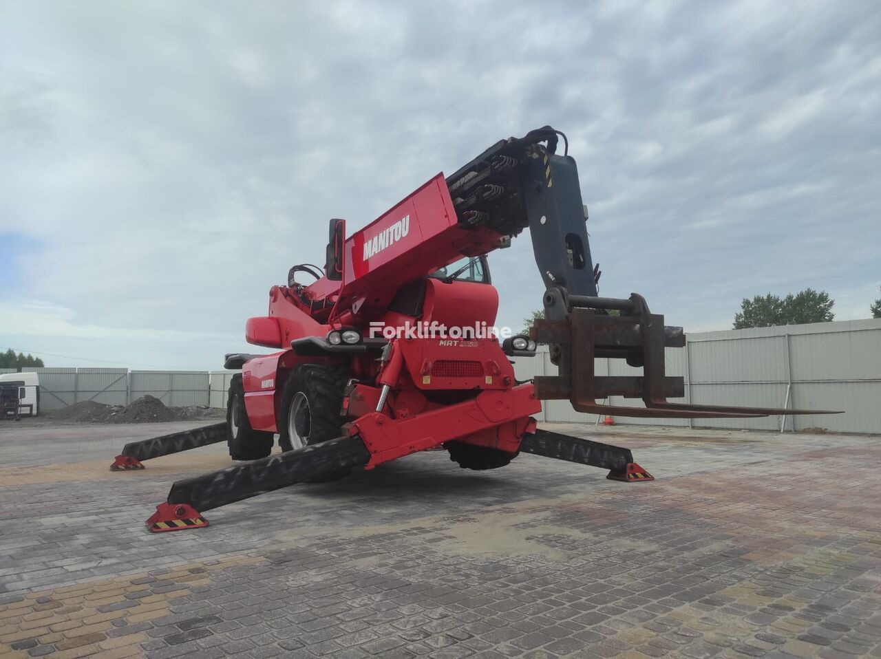 Manitou MRT2150 PRIVILEGE rotating telehandler