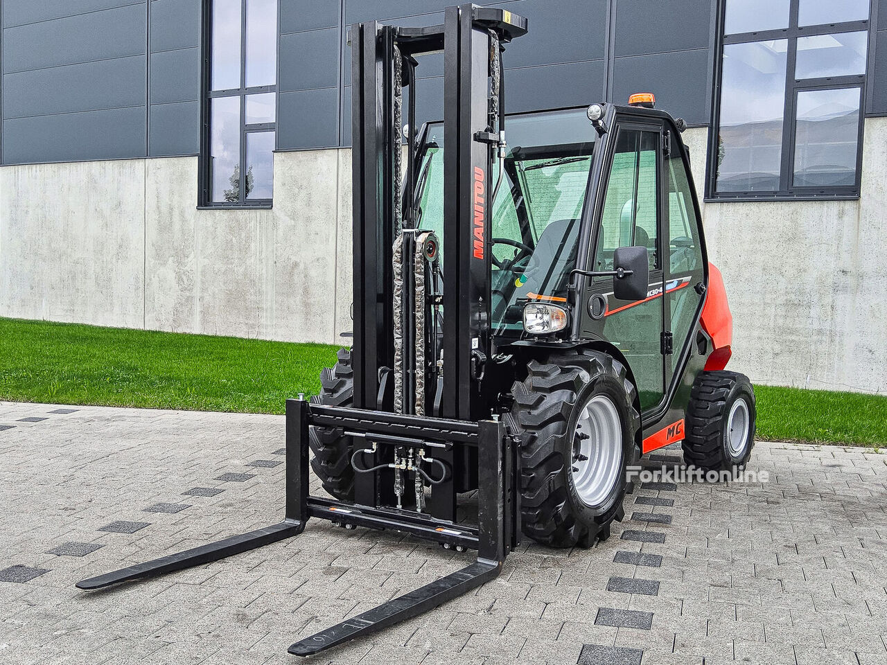 Manitou MC 30-4 rough terrain forklift