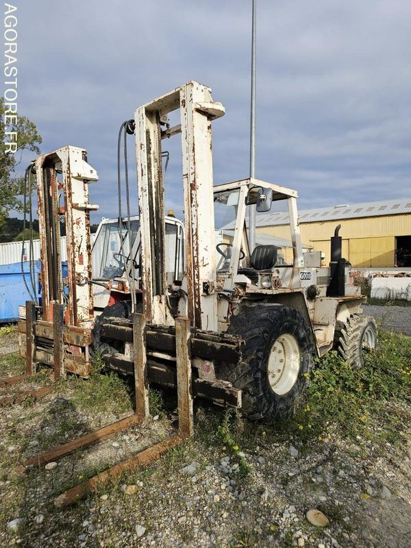 навантажувач вилковий підвищеної прохідності Manitou MC40HP