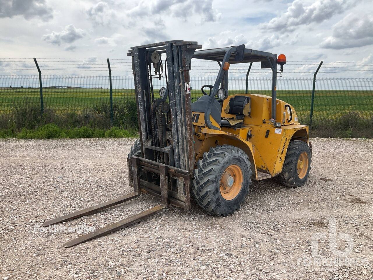 Prodaja Uromac DTH2500D 4x4 terenskog viljuškarа | Forkliftonline RS Uromac DTH2500D 4x4 terenski viljuškar - Forkliftonline