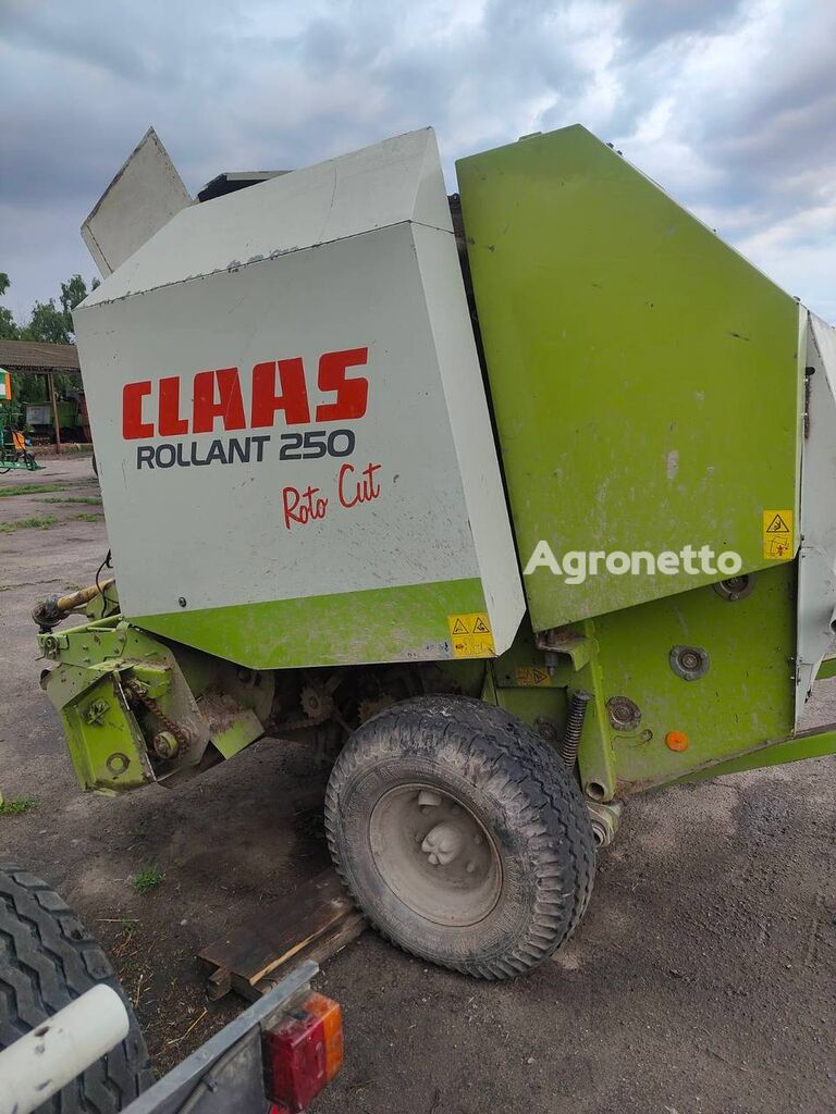 Presse à balles rondes Claas Rollant 250 à vendre | Agronetto TG Presse à balles rondes Claas Rollant 250 - Agronetto