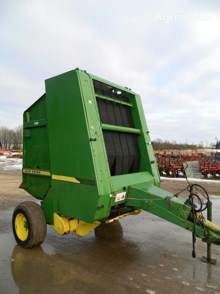 пресс-подборщик рулонный John Deere 550